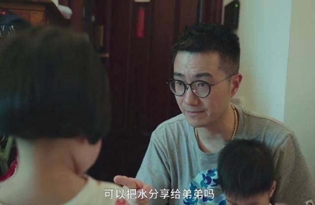 娱乐吃瓜酱父母重男轻女,娱乐吃瓜酱父母的育儿观揭秘